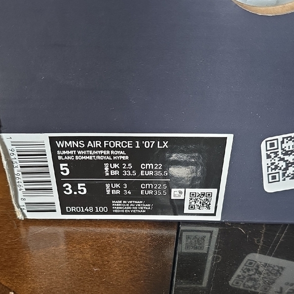 Nike Kids Sneakers in Blue and White - Picture 2 of 10